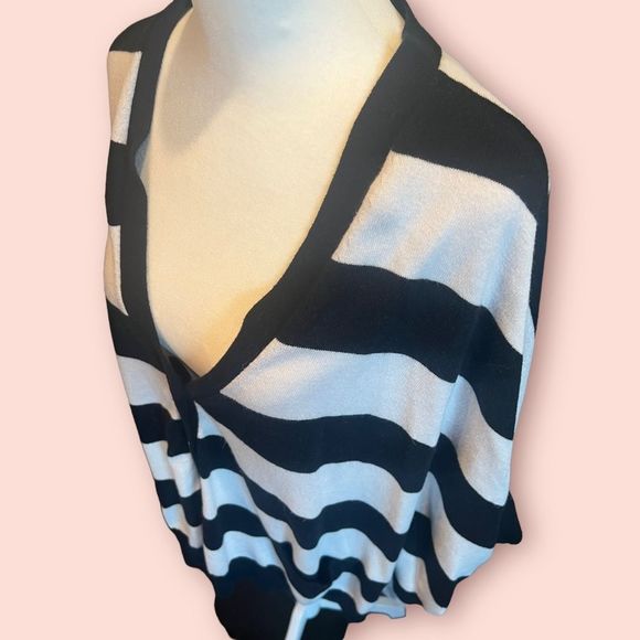 MICHAELĀ Michael Kors š„³ 5/$15 š„³ Striped Button Up Chunky Sweater Cardi - Picture 2 of 6